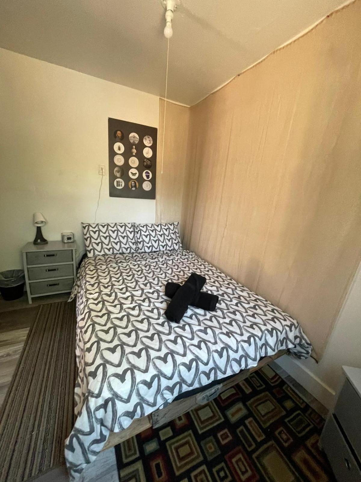 Petite Guesthouse With Kitchenette And Private Bathroom 레이크 이사벨라 외부 사진